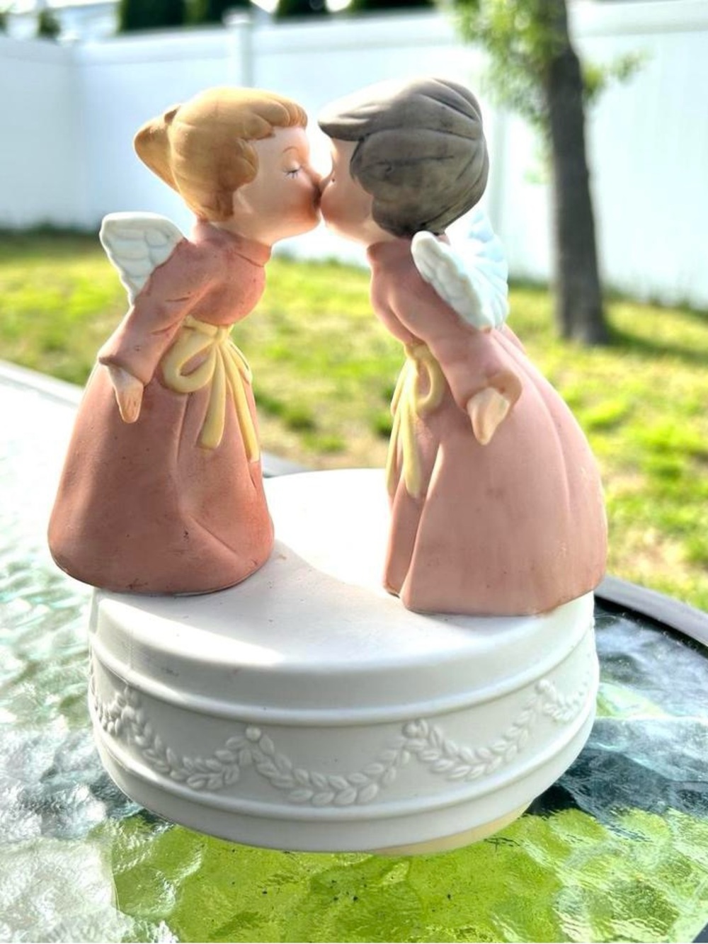 Pair Kissing Angels Rotating Music Box Made in Korea Vintage